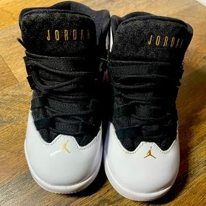 Unisex Toddler Black and White Jordans